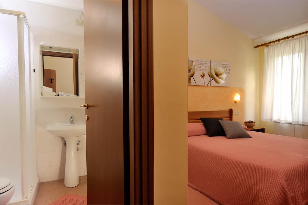 Hotel Le Rondini Riccò del Golfo di Spezia Pokoj fotografie