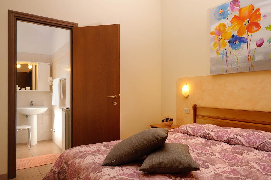 Hotel Le Rondini Riccò del Golfo di Spezia Pokoj fotografie